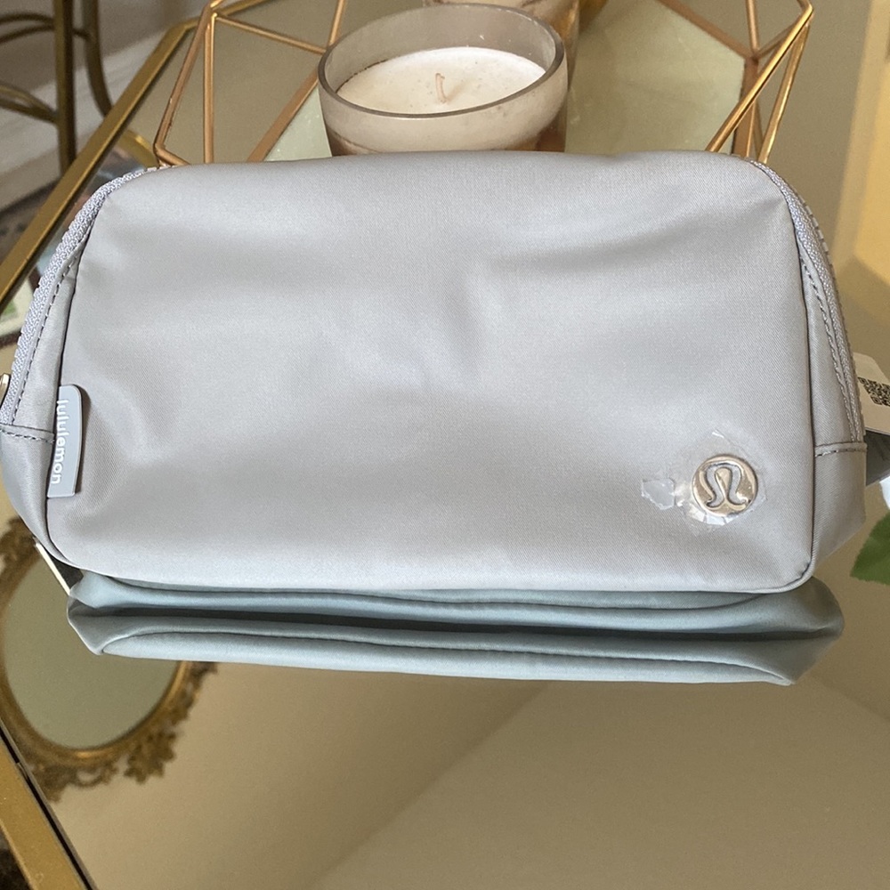 Lululemon Everywhere Belt Bag 1L Silver Drop/White
